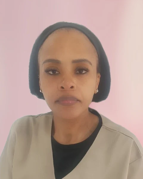 Akhona, Professional Nail Technician